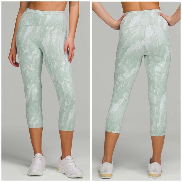 lululemon athletica Pants - Lululemon Swift Speed High-Rise Crop 21" Reverberate Chevron Jacquard (Size 2)